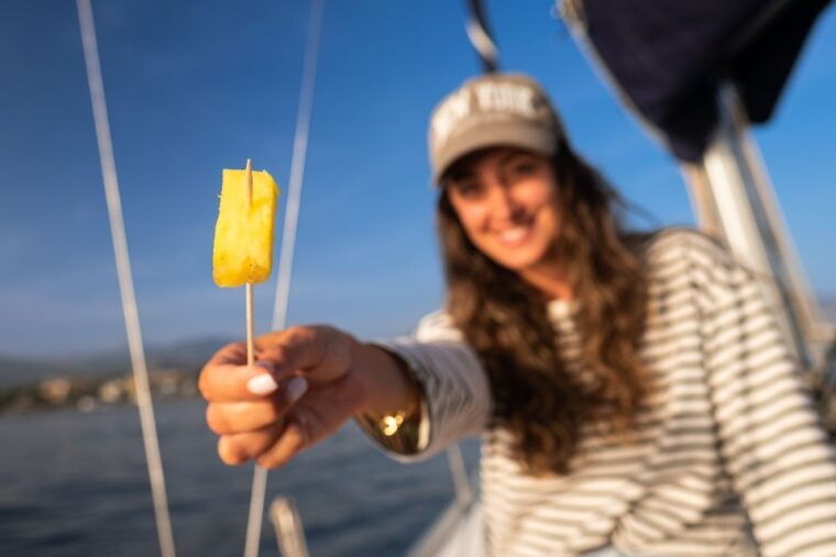 marbella-sailing-dolphin-watching-with-snacks-and-drinks