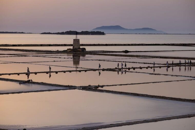 marsala-guided-salt-pans-walk-tour-with-windmill-visit