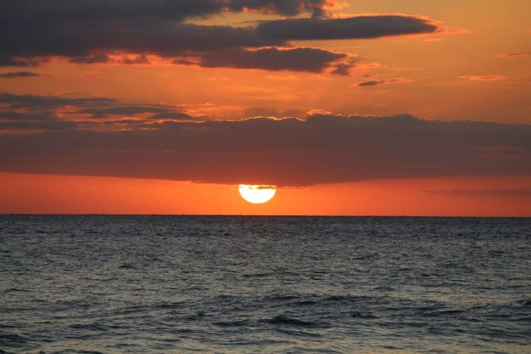 maui-2-hour-sunset-dinner-sail-with-open-bar-and-appetizers