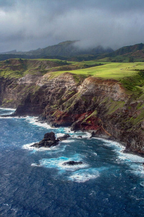 maui-waterfalls-of-west-maui-and-molokai-helicopter-tour