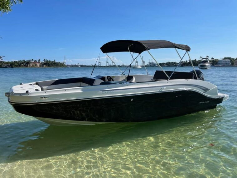 miami-beach-private-boat-tour-with-captain-and-champagne