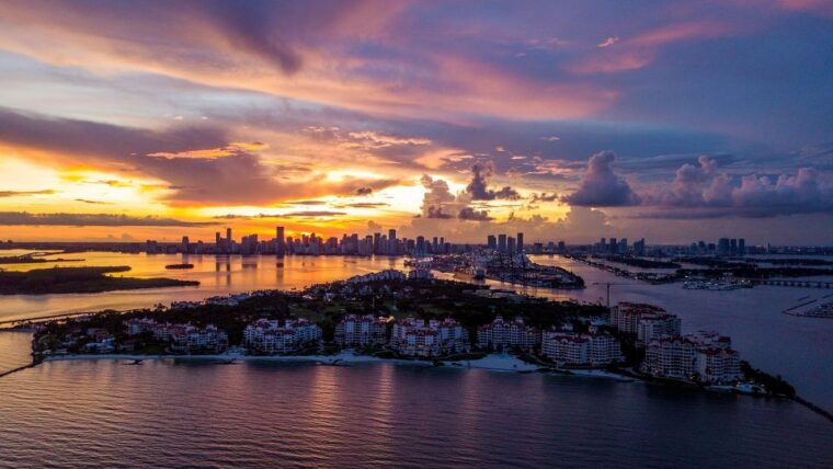 miami-private-luxury-helicopter-flight-with-champagne