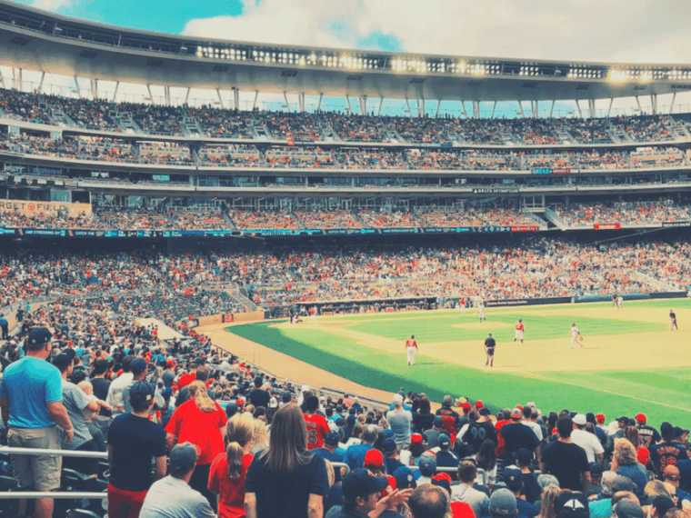 minnesota-twins-baseball-game-at-target-field