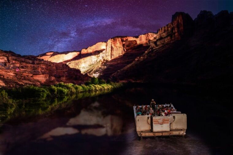 moab-colorado-river-dinner-cruise-with-music-and-light-show