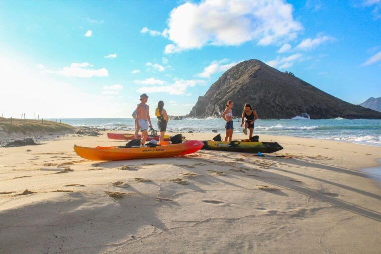 mokulua-islands-self-guided-kayak-adventure-2