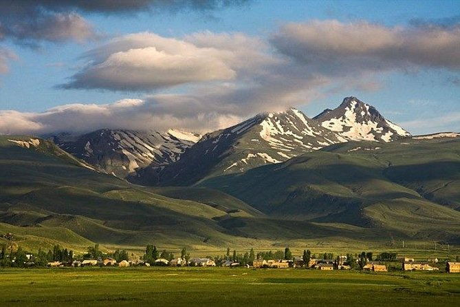 mount-aragats-amberd-fortress-saghmosavank-monastery-alphabet-private-tour