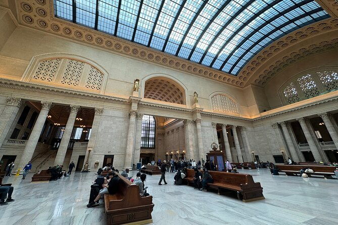 movie-tour-through-chicagos-union-station