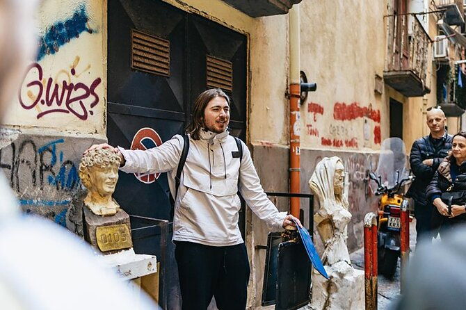 naples-street-art-tour-in-quarters-spagnoli