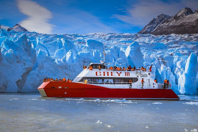 navigation-to-grey-glacier-from-puerto-natales