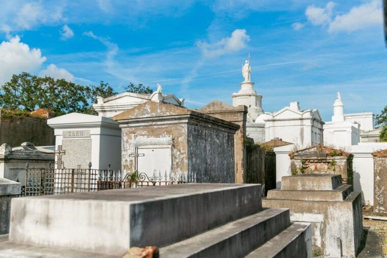new-orleans-walking-tour-inside-st-louis-cemetery-no-1
