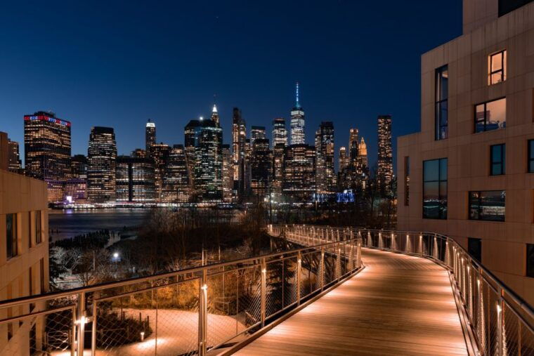 new-york-city-night-skyline-bus-tour-with-pizza-slice