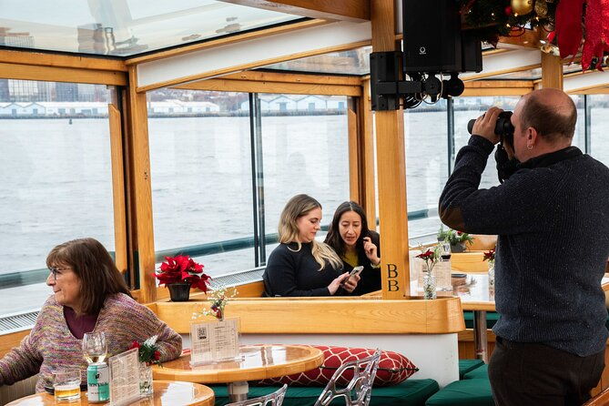 new-york-city-sightseeing-and-seals-boat-tour