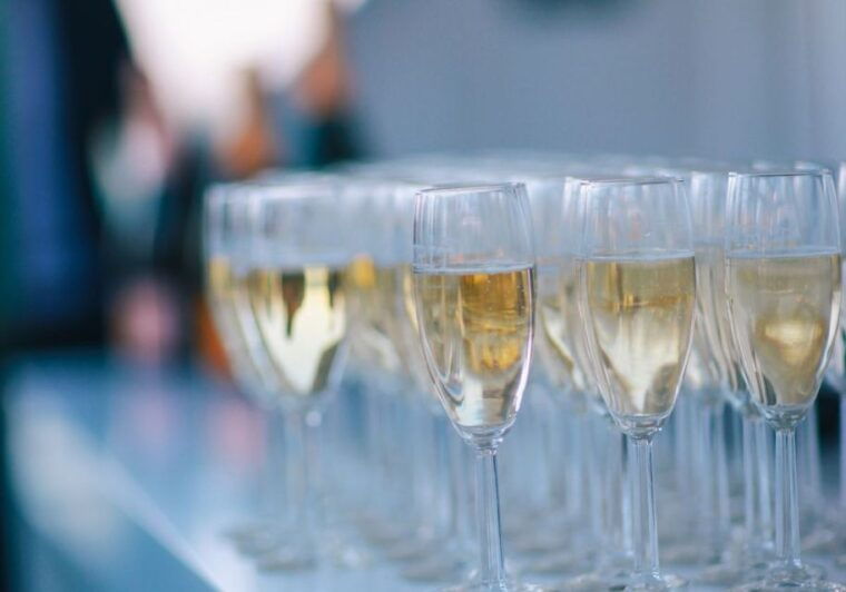 newport-beach-christmas-day-buffet-brunch-or-dinner-cruise