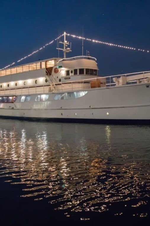 newport-beach-christmas-eve-buffet-brunch-or-dinner-cruise