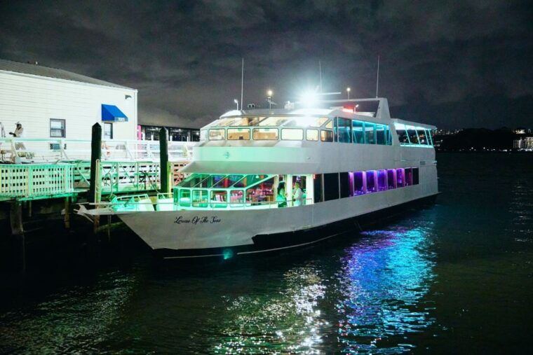 nyc-gourmet-dinner-cruise-with-live-music