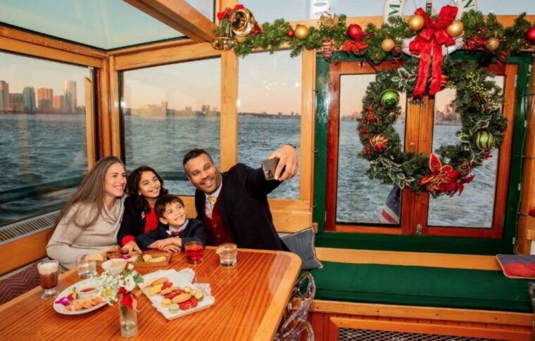 nyc-holiday-yacht-cruise-with-jazz-cocoa-carols