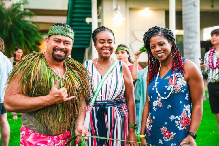 oahu-ka-moana-luau-dinner-and-show-at-aloha-tower