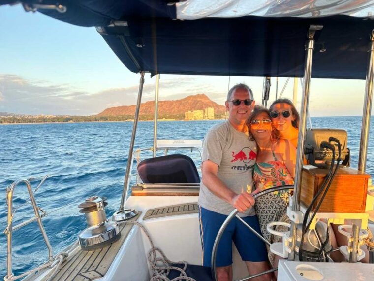 oahu-sunset-sailing-in-small-intimate-groups