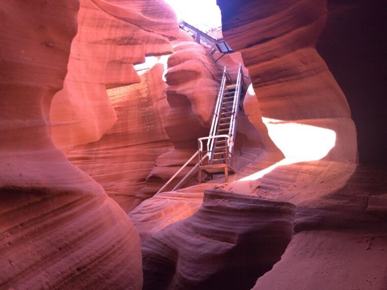 page-lower-antelope-canyon-tour-with-trained-navajo-guide