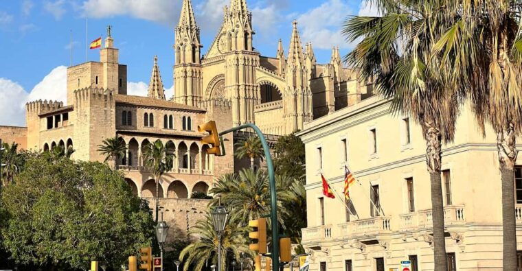 palma-authentically-city-tour-with-snacks-and-wine
