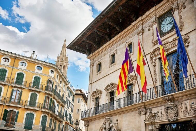 palma-de-mallorca-small-group-tour-fast-track-cathedral