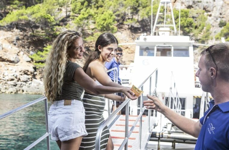 palma-mallorca-island-tour-via-boat-train-and-bus