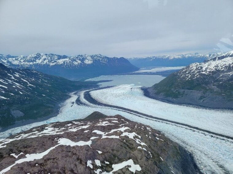 palmer-dogs-and-glaciers-sledding-and-helicopter-tour