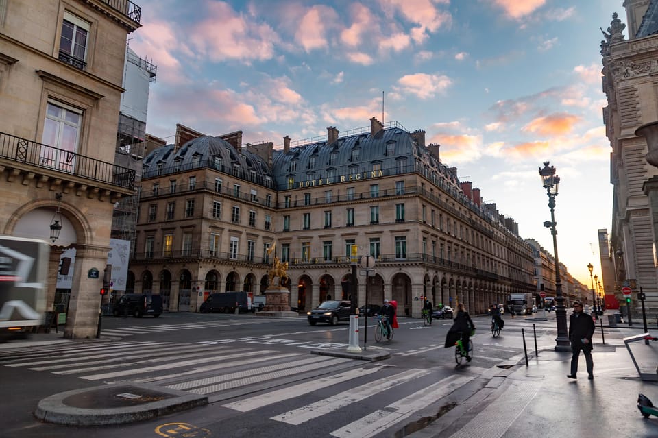 paris-montmartre-guided-tour-at-night-limited-tour-series