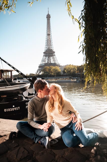 paris-quick-private-photography-session-near-eiffel-tower