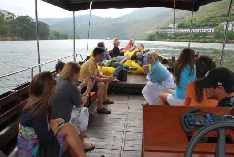 pinhao-private-rabelo-boat-tour-along-the-river-douro