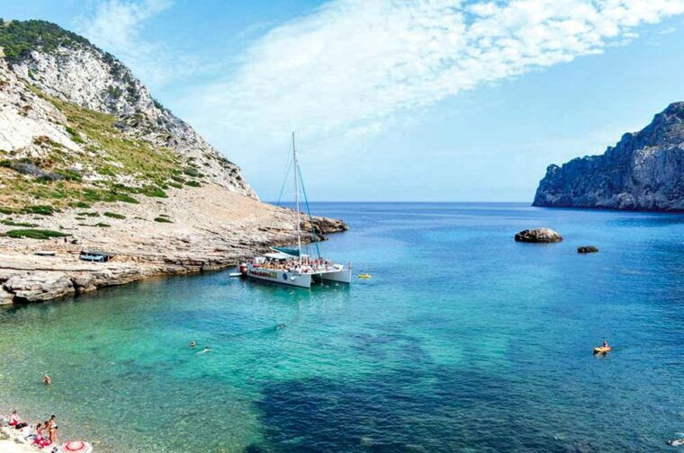 port-dalcudia-north-coast-catamaran-cruise-with-meal