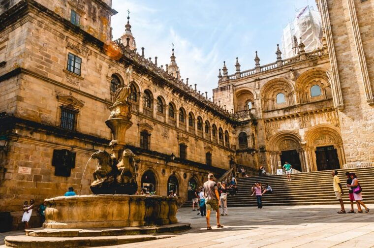 porto-santiago-de-compostela-and-valenca-do-minho-day-tour