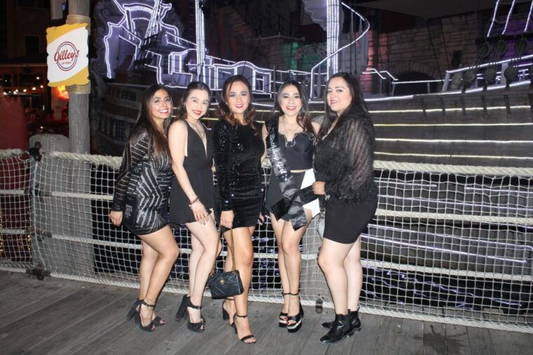 private-2-hour-lv-limo-tour-with-champagne-and-lv-goodies