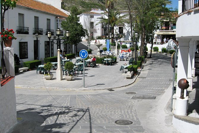 private-8-hour-tour-to-mijas-marbella-and-puerto-banus-from-malaga