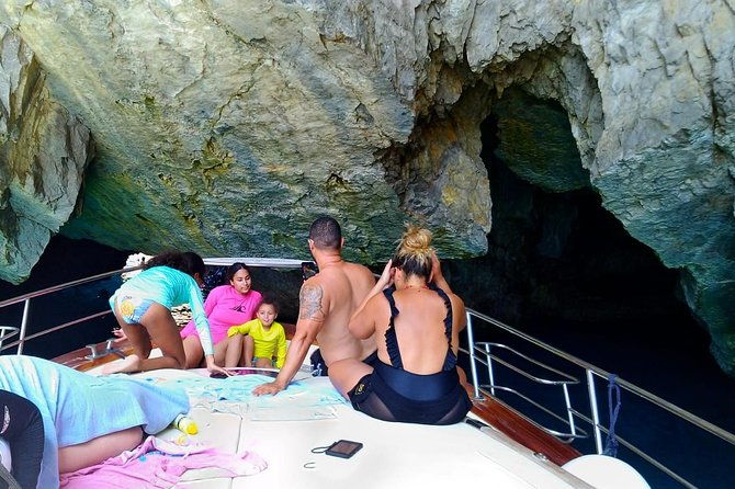 private-boat-tour-in-capri-boarding-in-positano