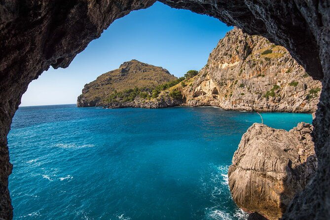 private-boat-tour-of-capri-and-the-blue-grotto-in-one-day
