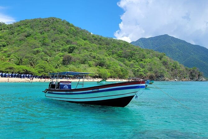 private-boat-tour-through-tayrona-park