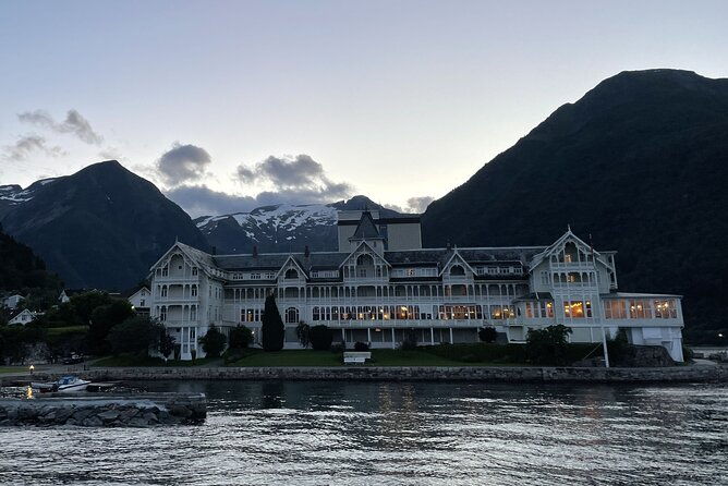 private-cruise-from-bergen-to-sognefjord-flam-and-naeroyfjord
