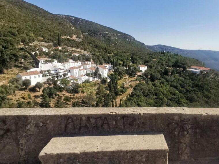 private-day-tour-arrabida-palmela-castle-tiles-and-winery