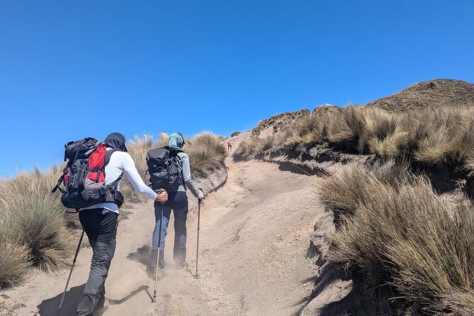 private-hiking-tour-to-ruco-pichincha-teleferico