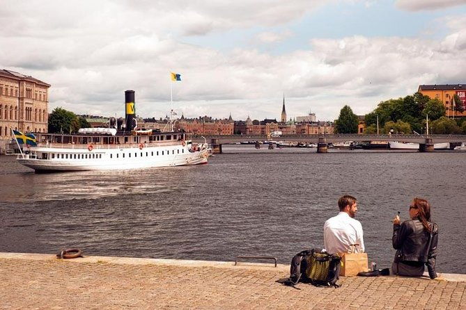 private-photo-session-with-a-local-photographer-in-stockholm