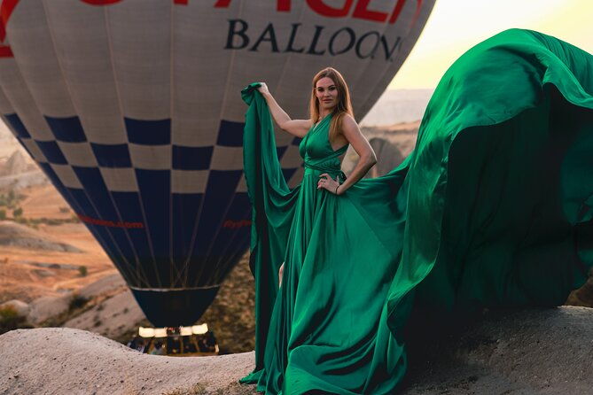 private-photo-shoot-with-flying-dress-in-cappadocia