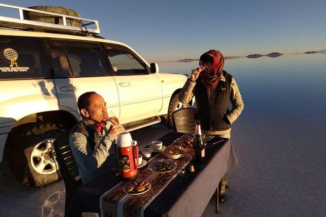 private-sunset-and-starlight-tour-in-uyuni-salt-flats