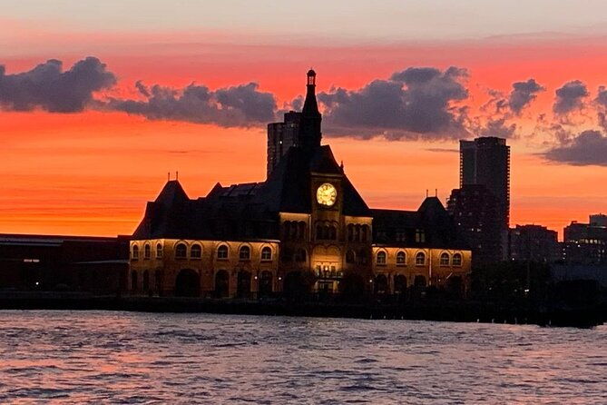 private-sunset-sail-of-nyc-skyline-and-statue-of-liberty