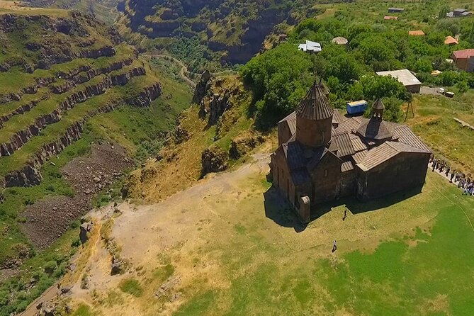 private-tour-amberd-fortress-saghmosavank-alphabet-monument