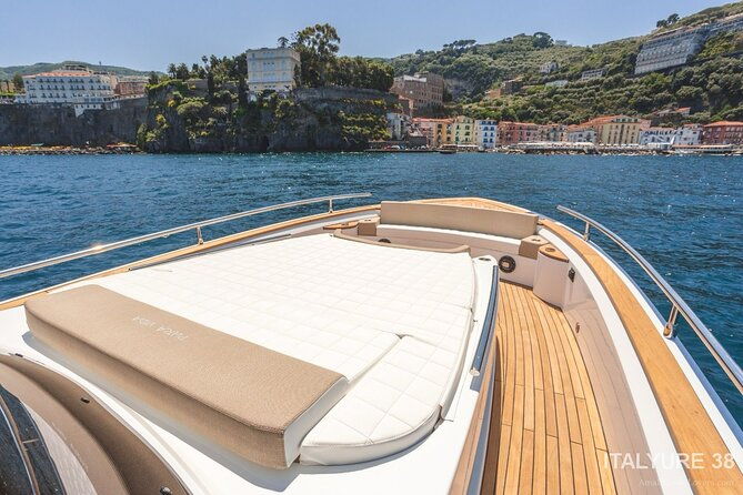 private-tour-in-premium-yacht-from-sorrento-to-capri-and-positano