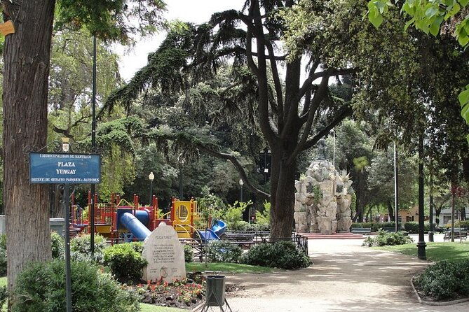 private-walking-tour-to-barrio-yungay-santiago