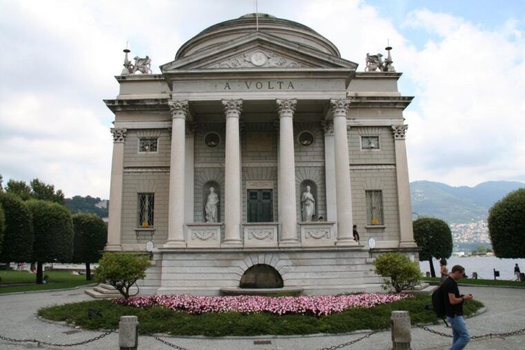 private-walking-tour-with-a-local-guide