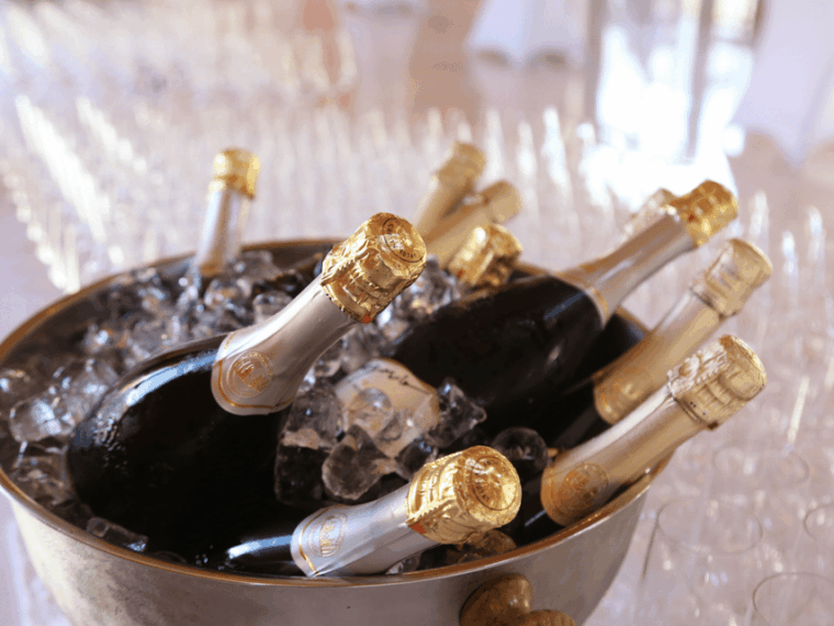 prosecco-tasting-in-countryside-winery