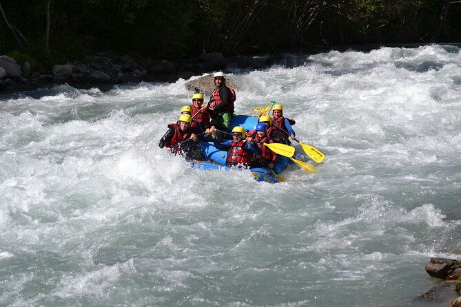 rafting-at-the-foot-of-mont-blanc-in-chamonix